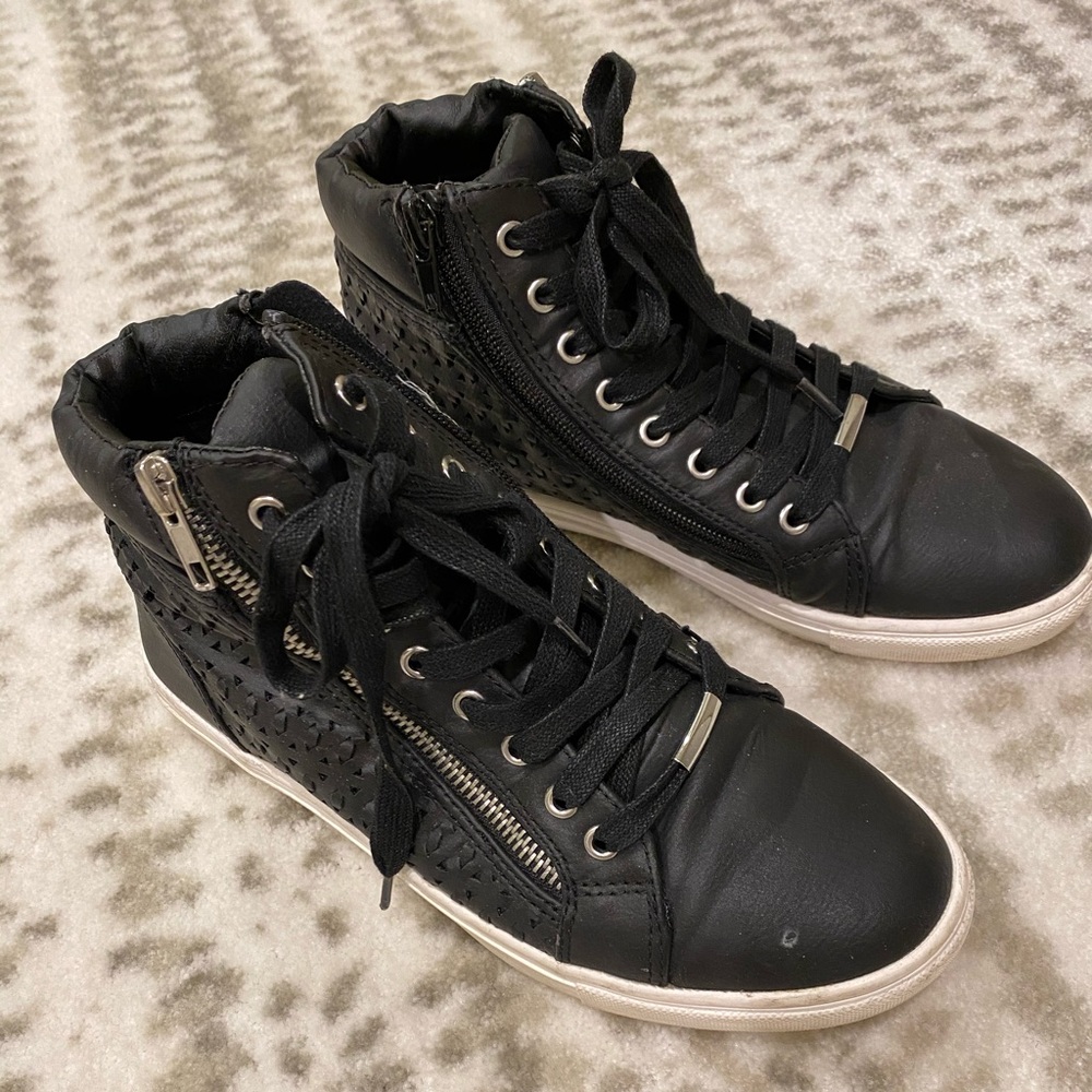 Steve Madden Eiris High Top Side Zipper no tie